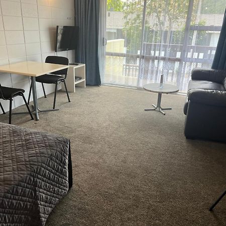 Aaron Court Motel Уангарей Екстериор снимка